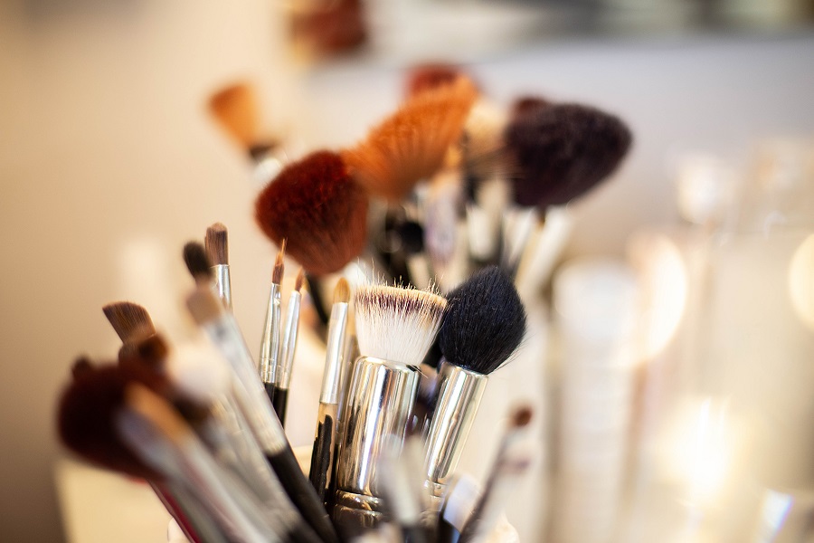 Czym i jak dezynfekować pędzle do makijażu
