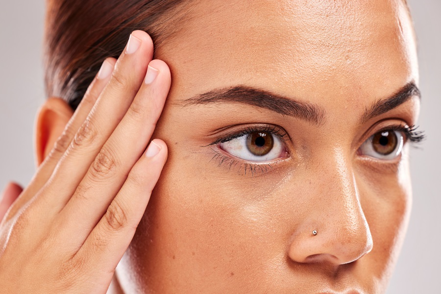 Kilka sposobów na pogrubienie skóry pod oczami